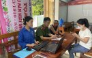 Công an phường Trường Sơn đang tổ chức hướng dẫn kích hoạt và xác thực định danh điện tử cho người dân trên địa bàn phường.