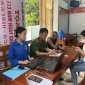 Công an phường Trường Sơn đang tổ chức hướng dẫn kích hoạt và xác thực định danh điện tử cho người dân trên địa bàn phường.