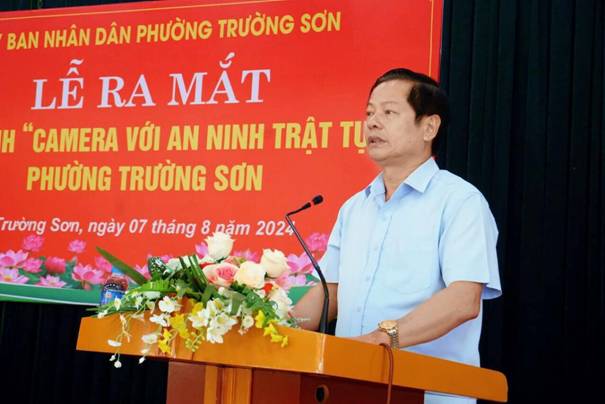 Có thể là hình ảnh về 1 người và văn bản