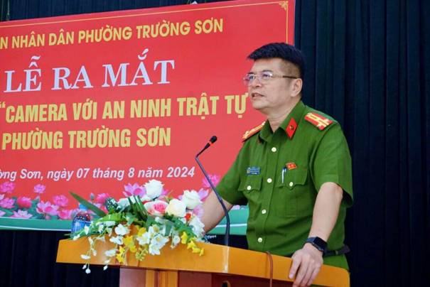 Có thể là hình ảnh về 1 người và văn bản