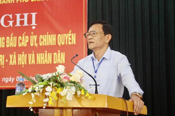 Có thể là hình ảnh về 1 người và văn bản